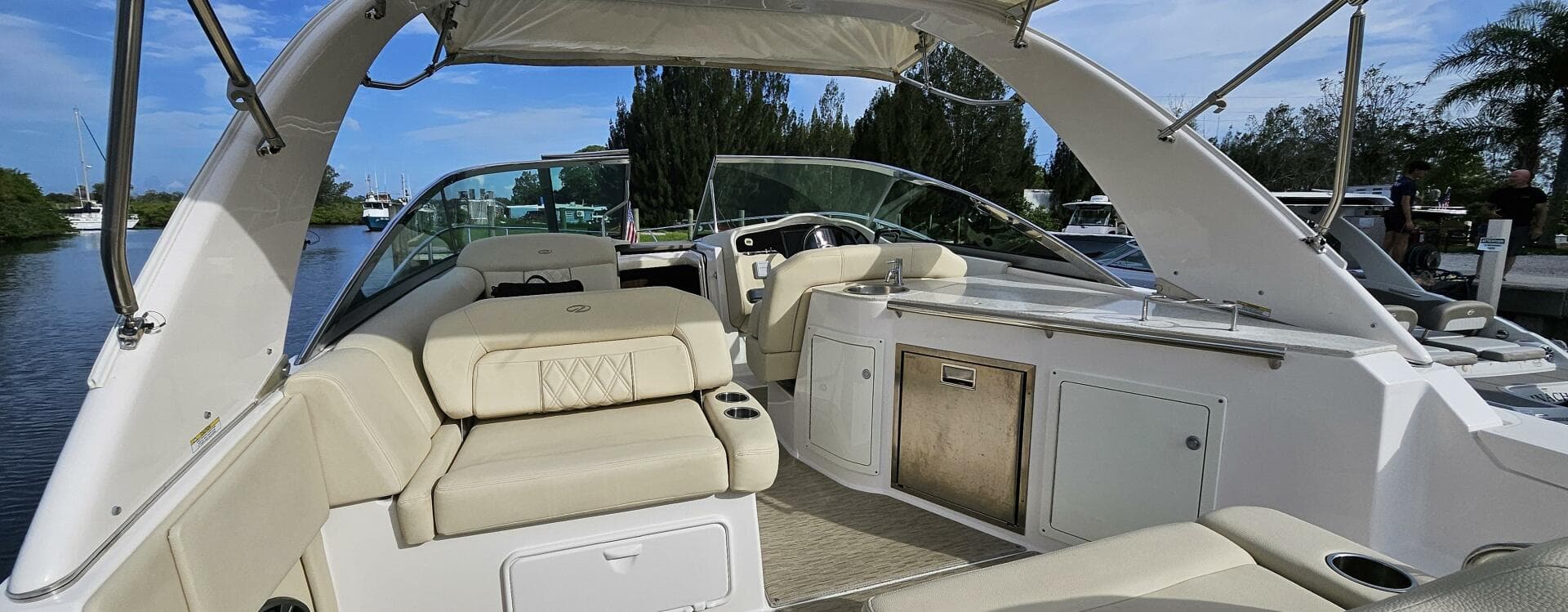 2018 Regal 33 XO Express Cruiser Outboard