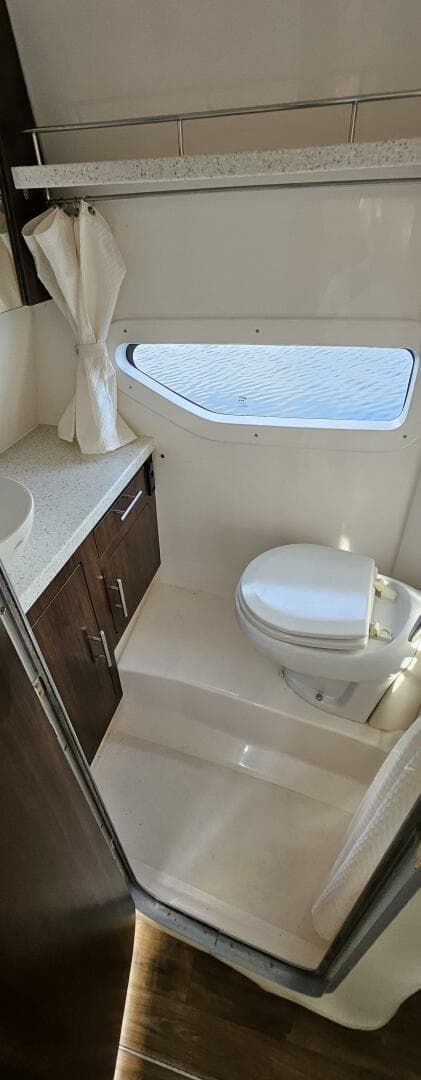 2018 Regal 33 XO Express Cruiser Outboard