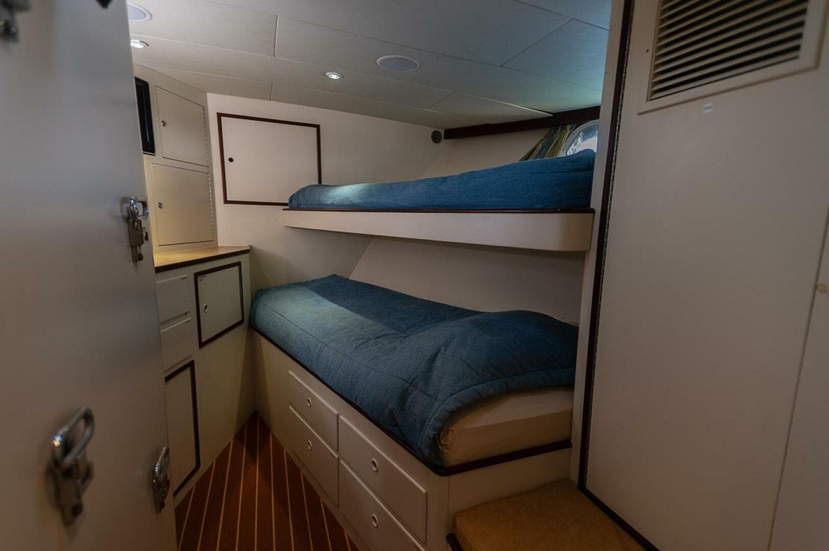 1969 Derecktor Hunt Motor Yacht