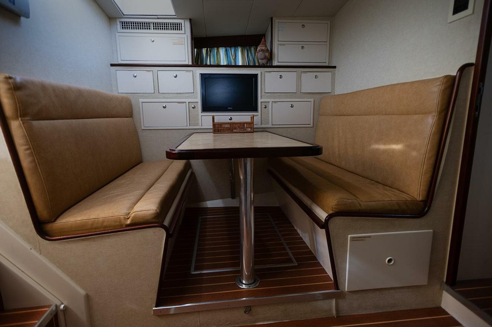 1969 Derecktor Hunt Motor Yacht