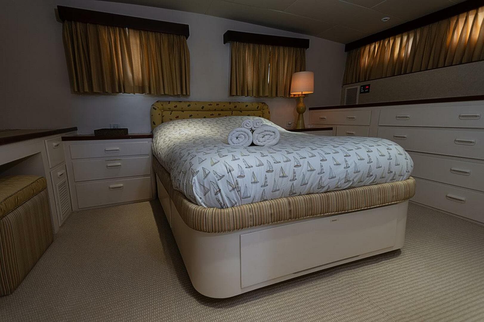 1969 Derecktor Hunt Motor Yacht