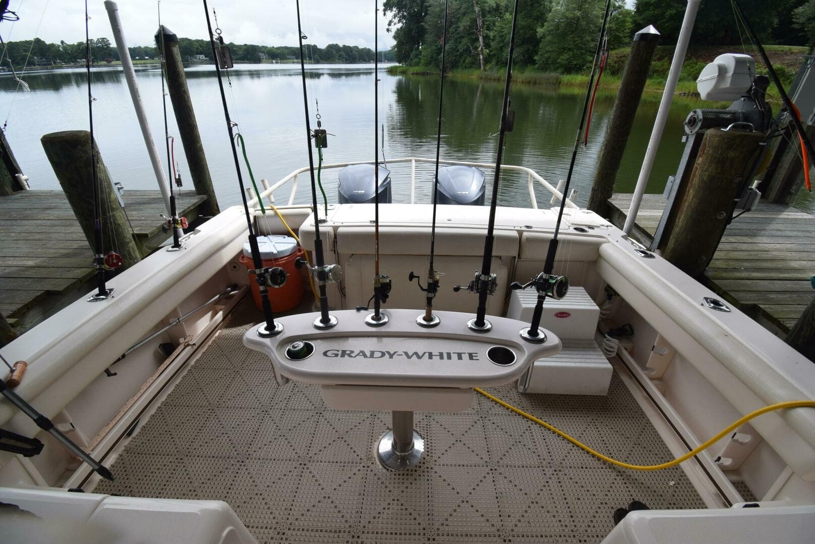 2016 Grady-White Express 330