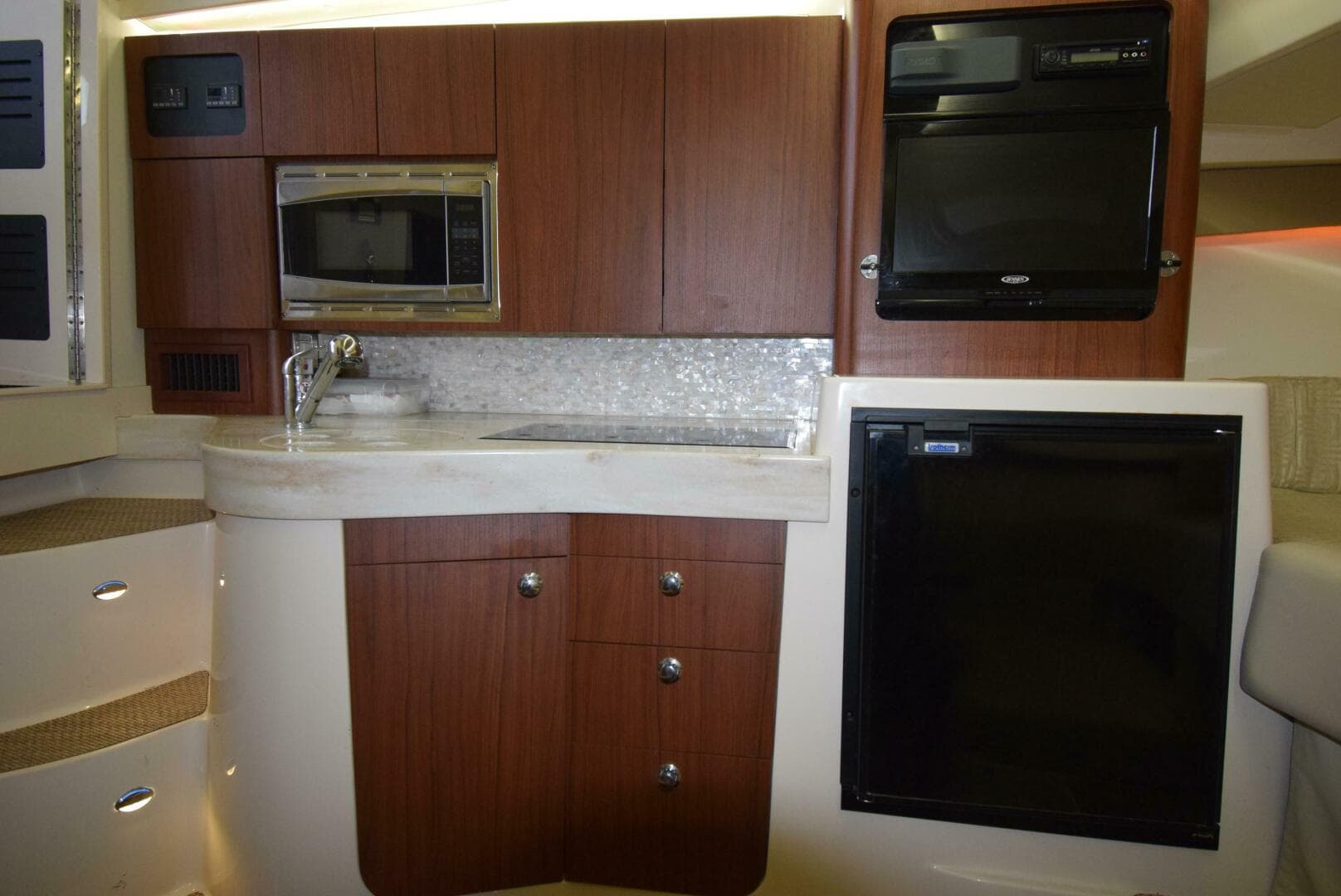 2016 Grady-White Express 330