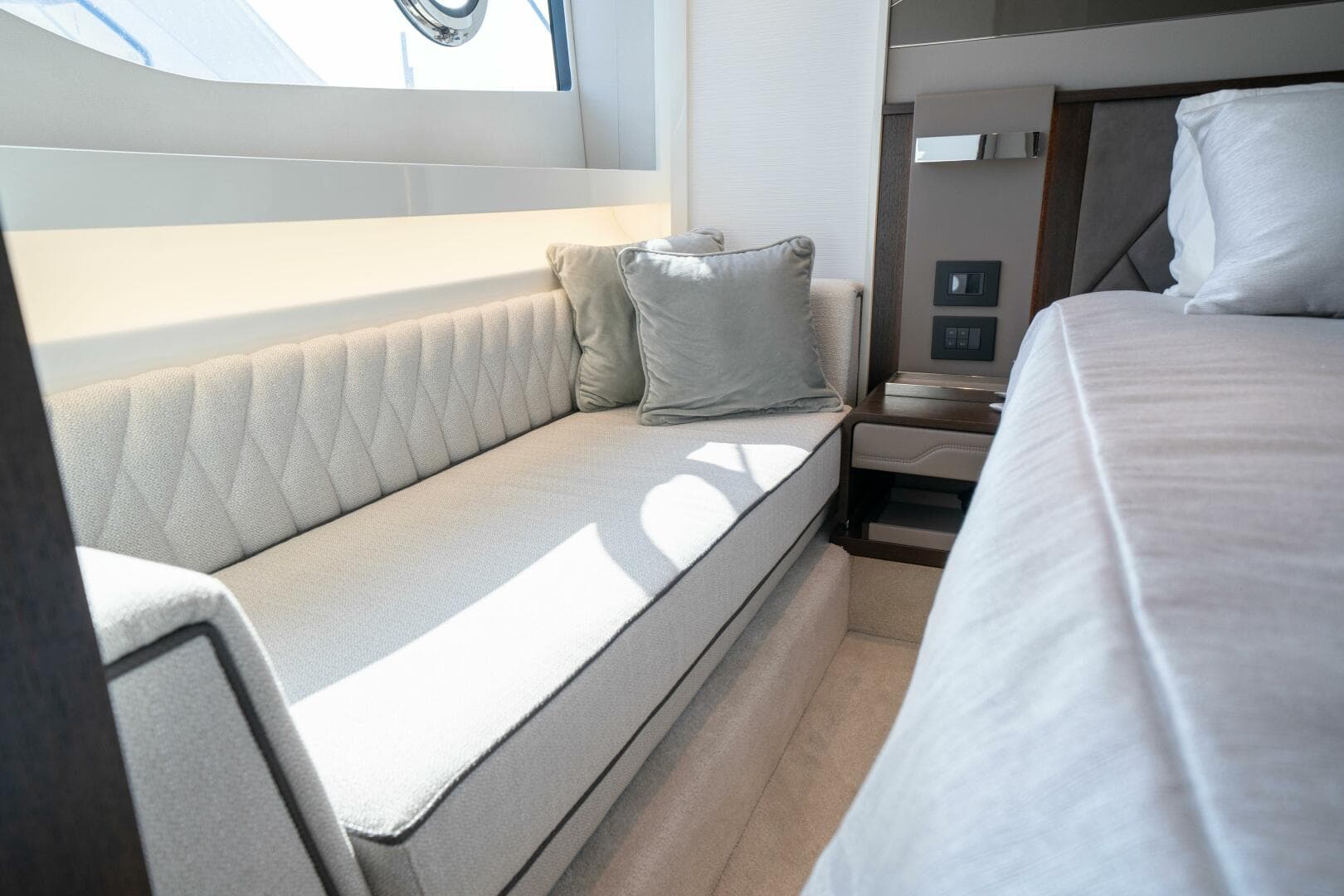 2022 Sunseeker 60 Predator EVO