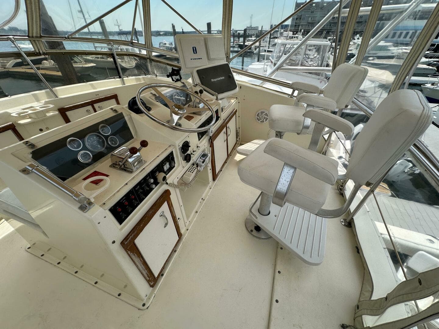 1985 Hatteras 36 Convertible