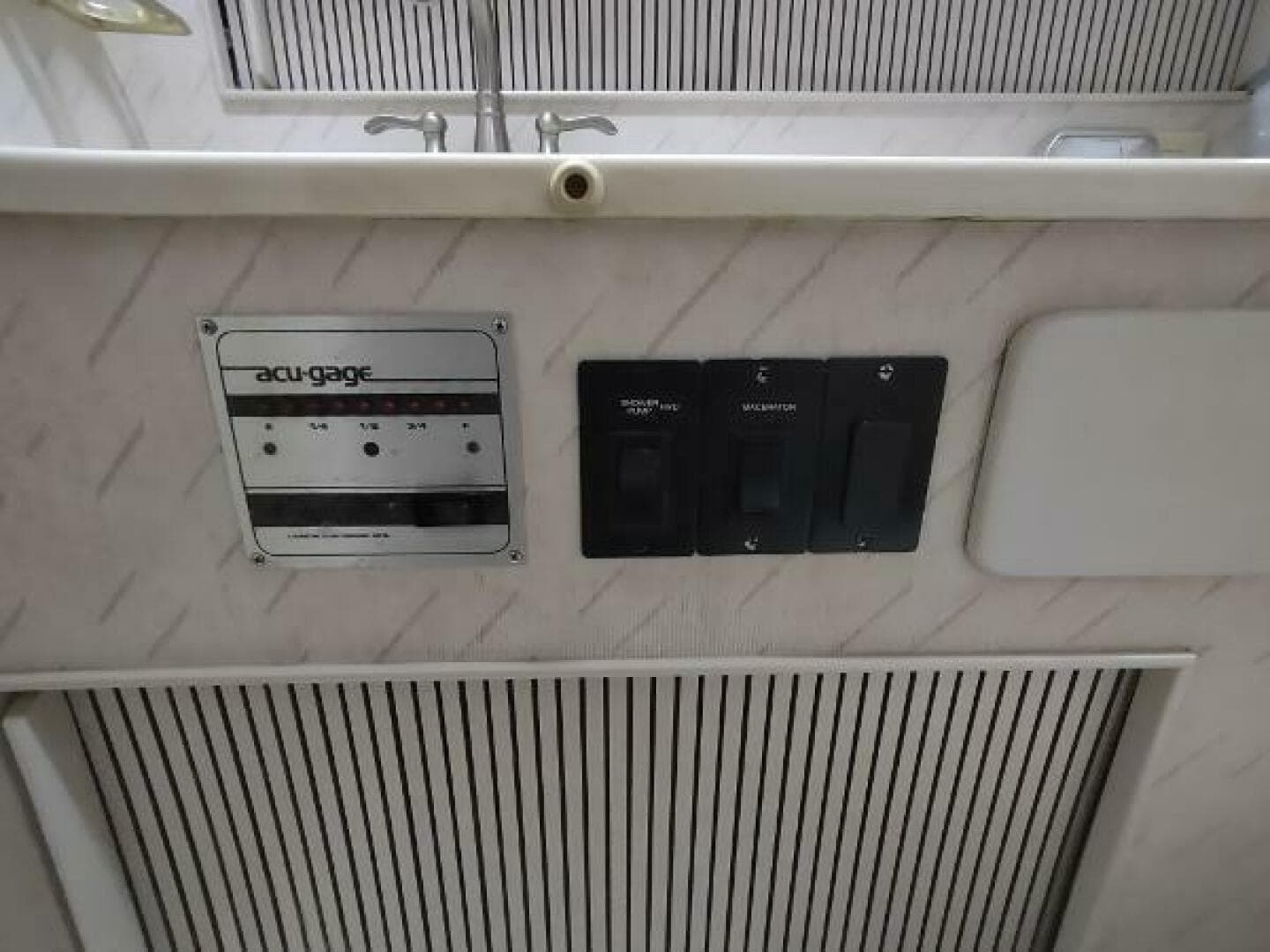 1988 Tollycraft 34 Sport Sedan