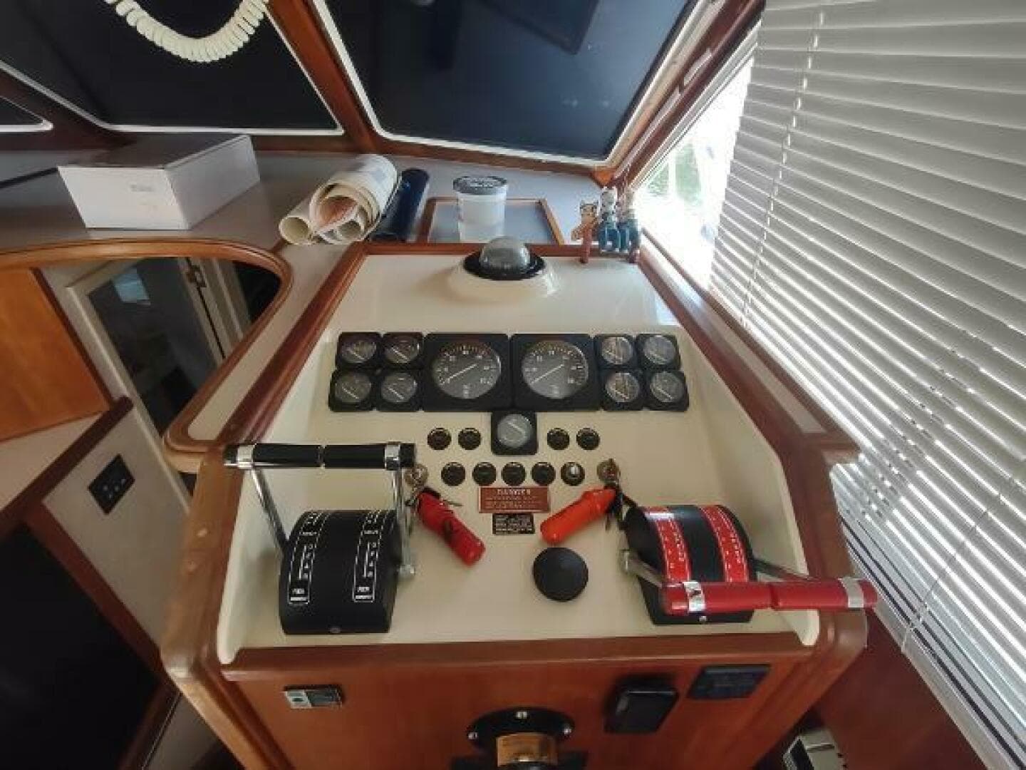 1988 Tollycraft 34 Sport Sedan