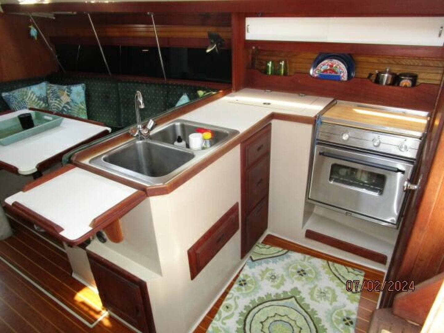 34' Catalina galley3