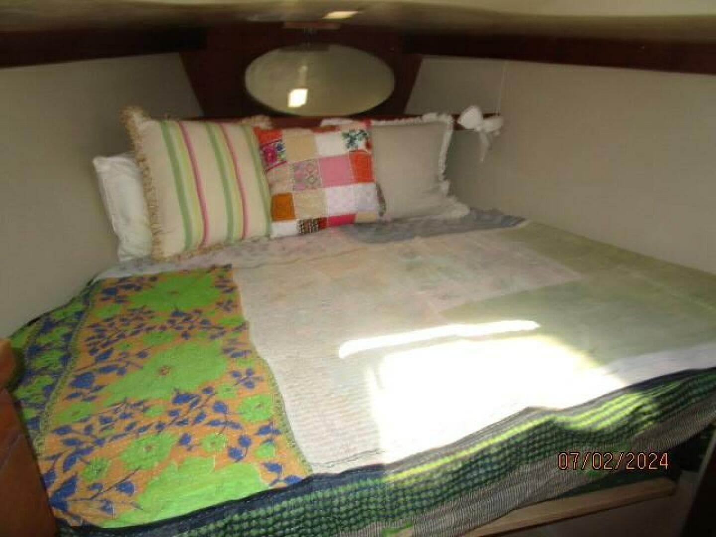 34' Catalina forward stateroom