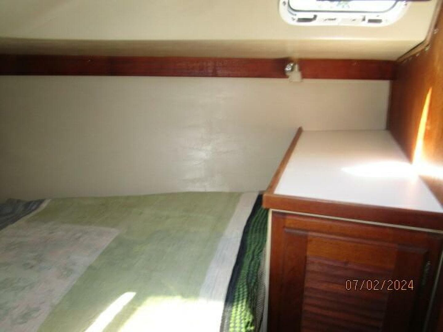 34' Catalina forward stateroom starboard