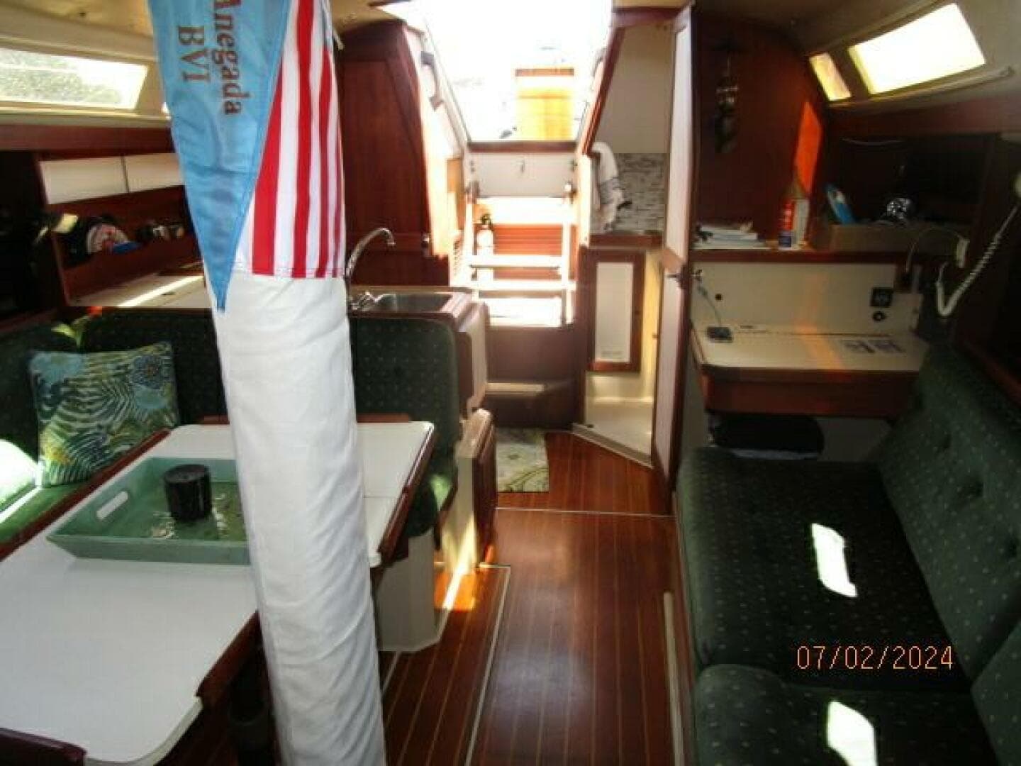 34' Catalina salon aft