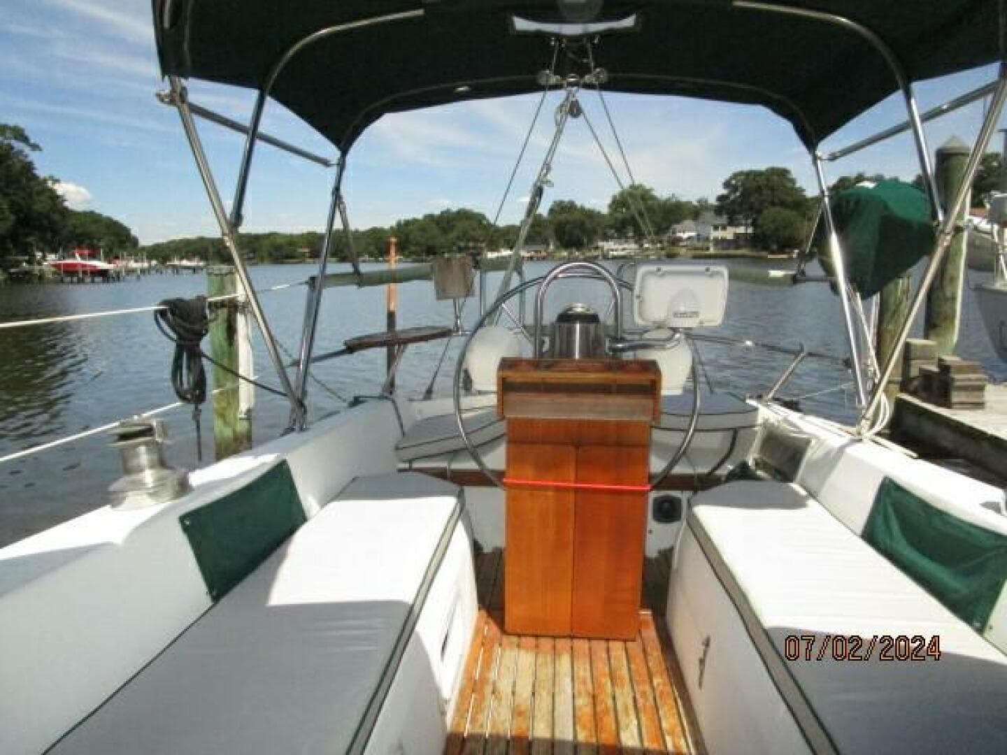 34' Catalina cockpit aft