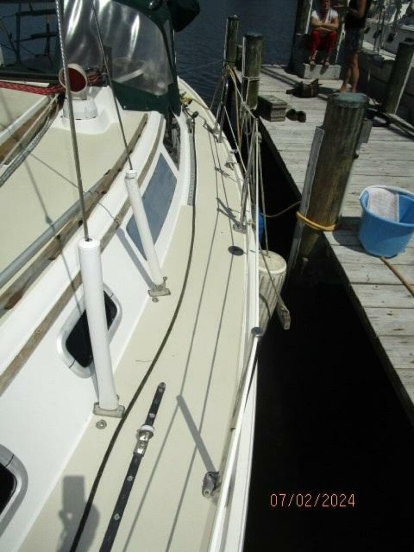 34' Catalina port side deck1