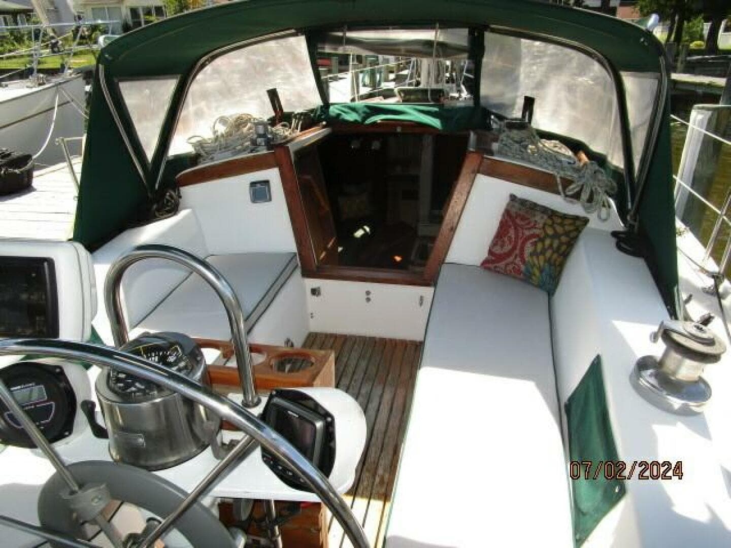 34' Catalina cockpit forward
