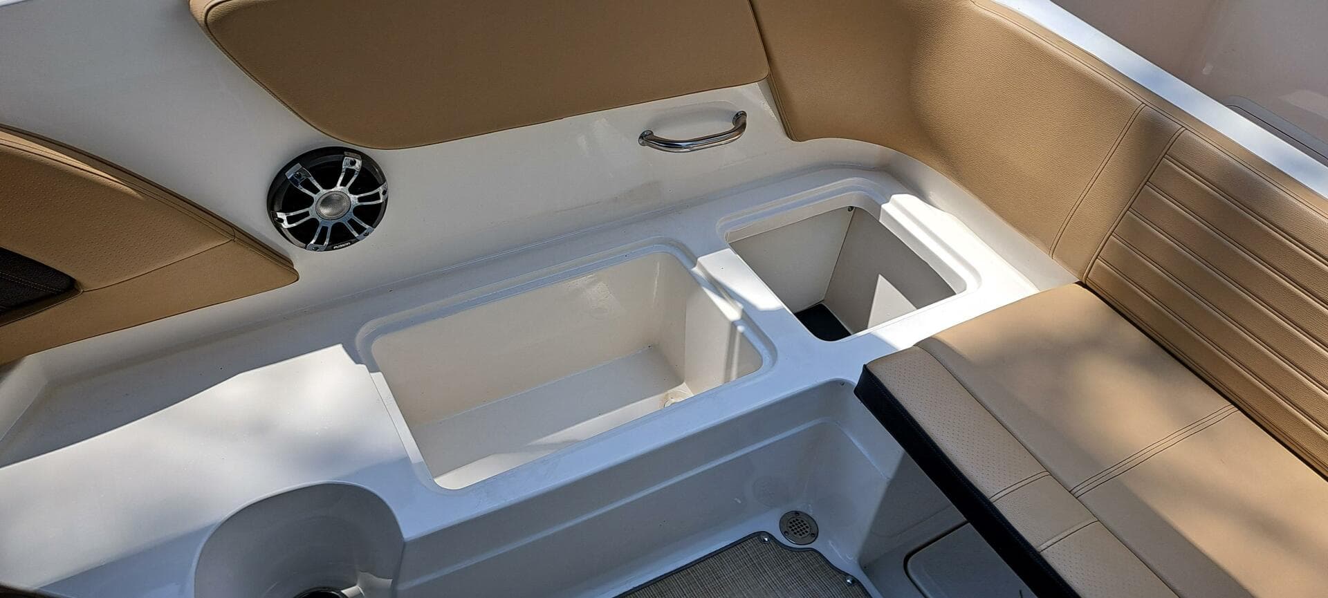 2019 Sea Ray SPX 230 OB