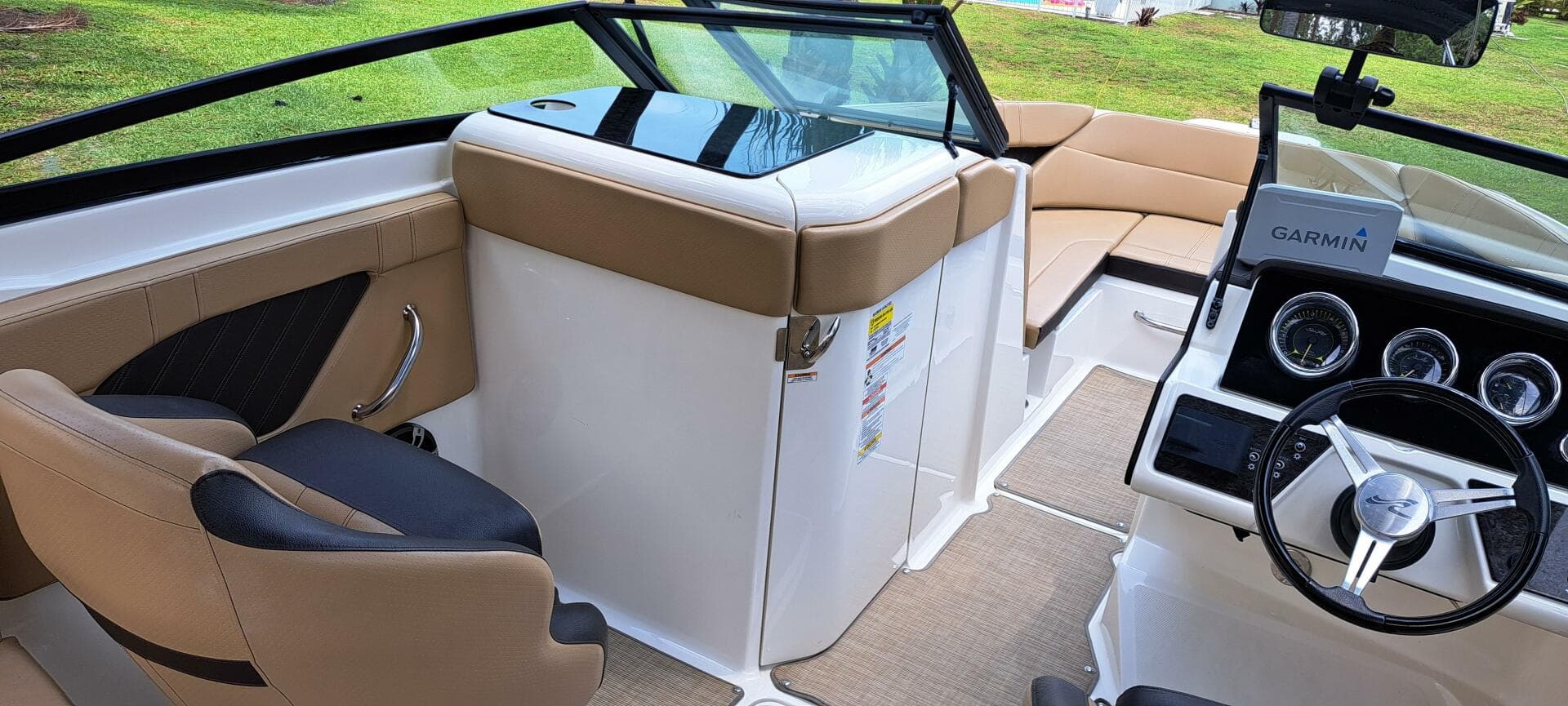 2019 Sea Ray SPX 230 OB