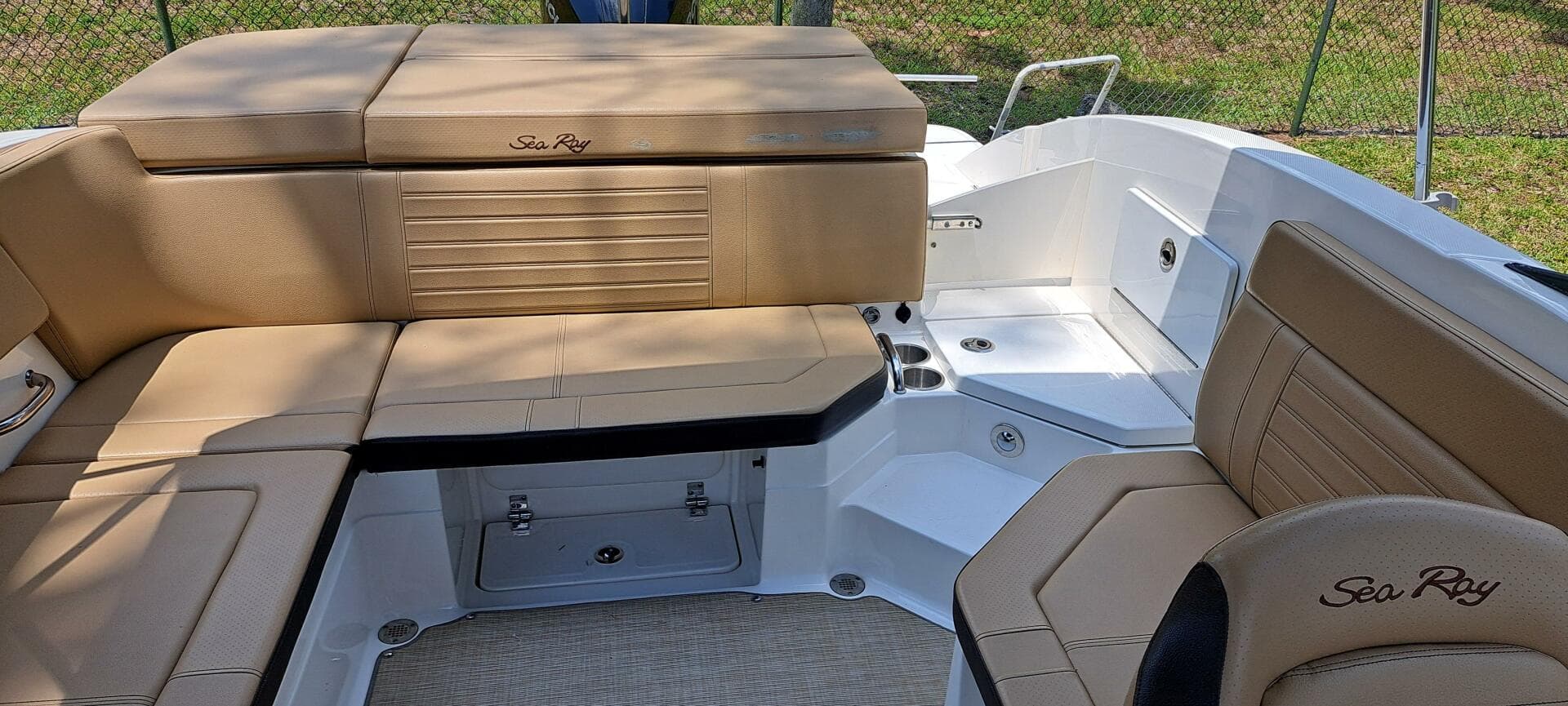 2019 Sea Ray SPX 230 OB