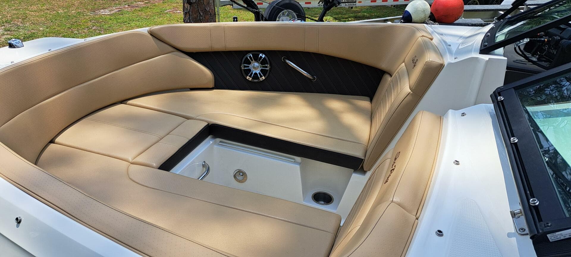 2019 Sea Ray SPX 230 OB