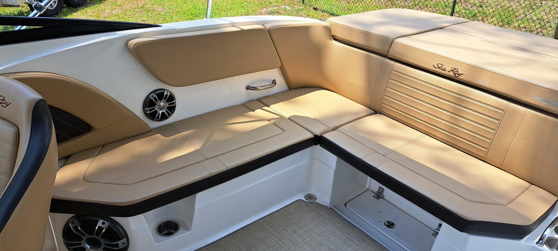 2019 Sea Ray SPX 230 OB