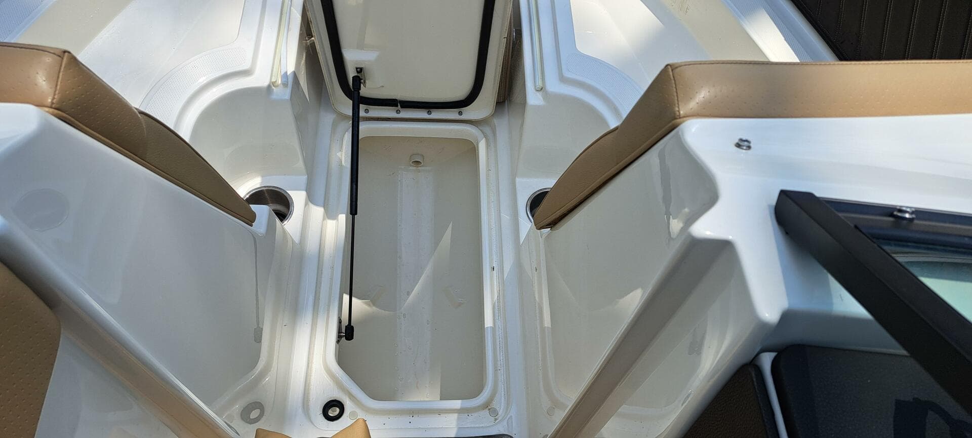 2019 Sea Ray SPX 230 OB