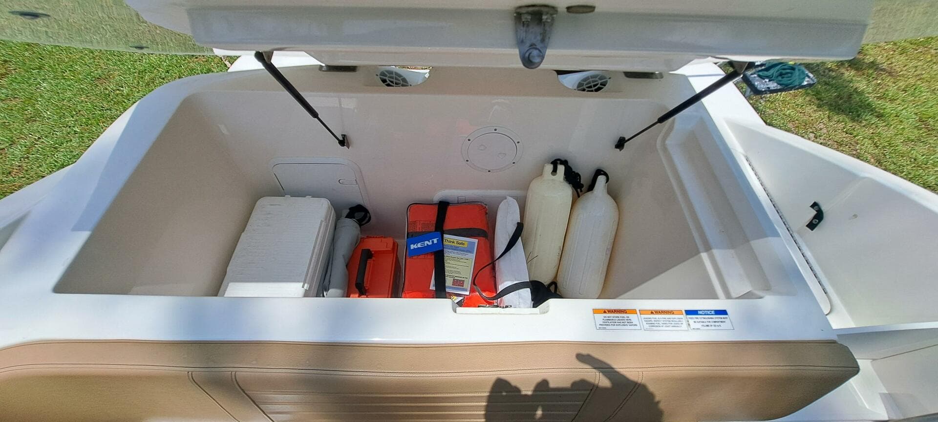 2019 Sea Ray SPX 230 OB