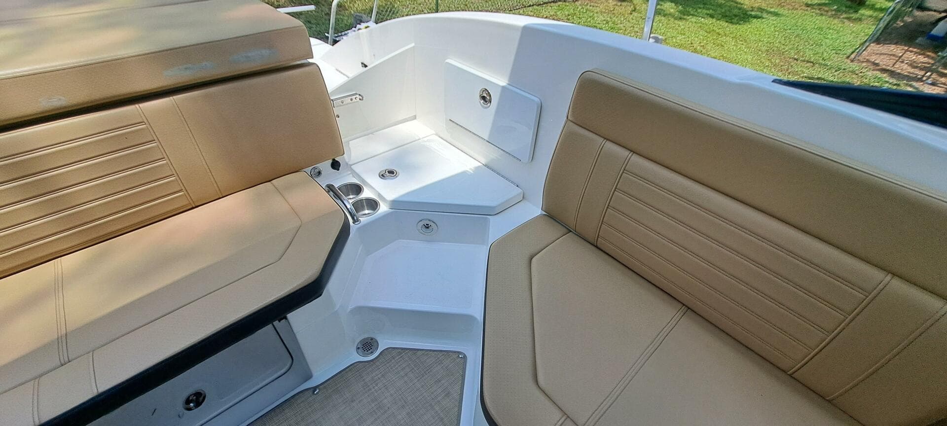 2019 Sea Ray SPX 230 OB