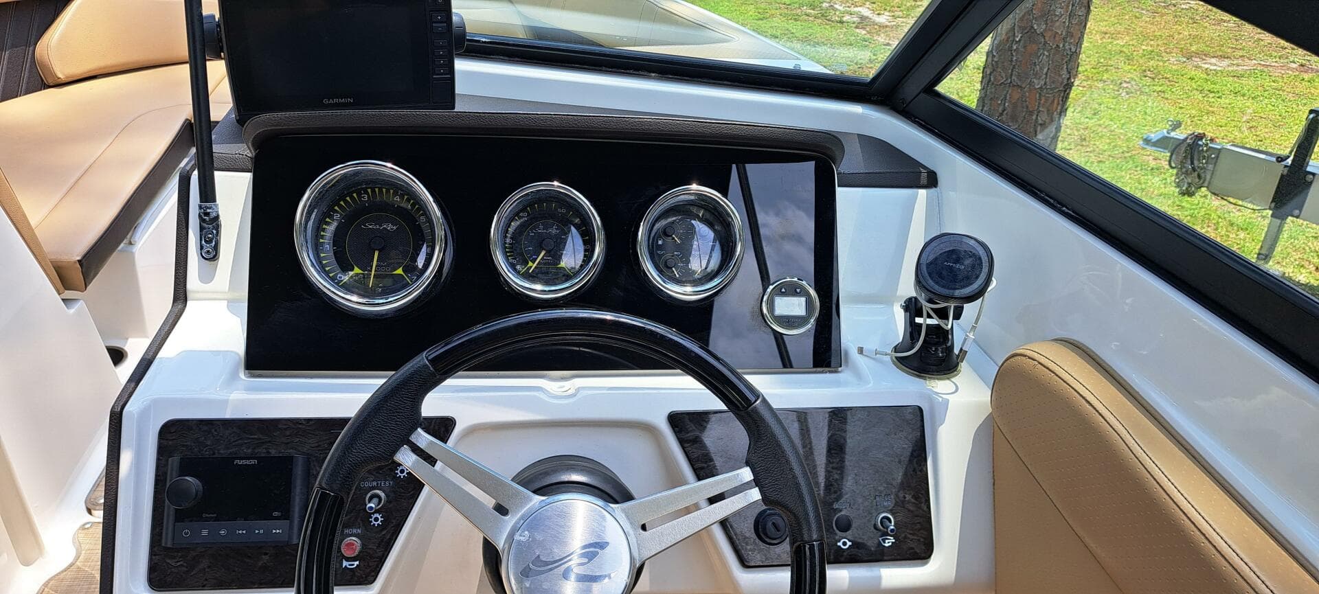 2019 Sea Ray SPX 230 OB