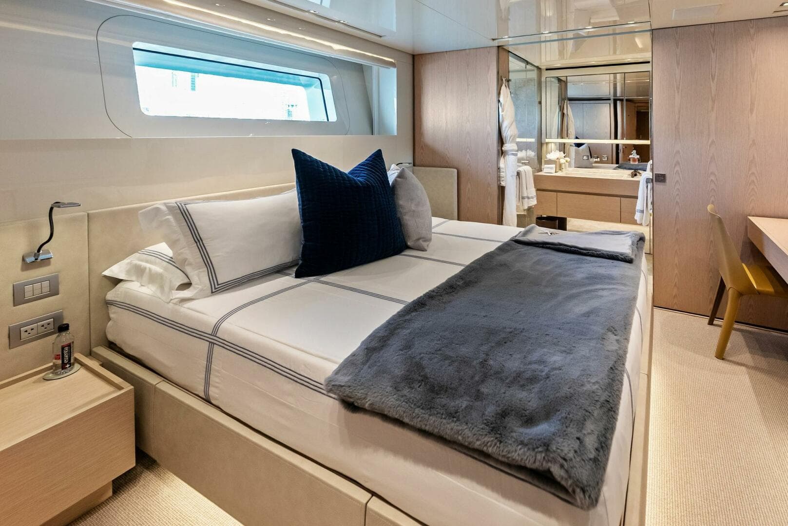 Aft Starboard Guest Stateroom