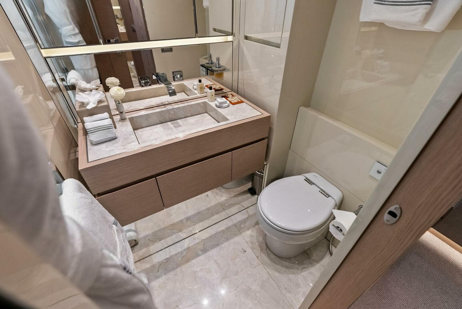 Forward Port Guest Stateroom Ensuite