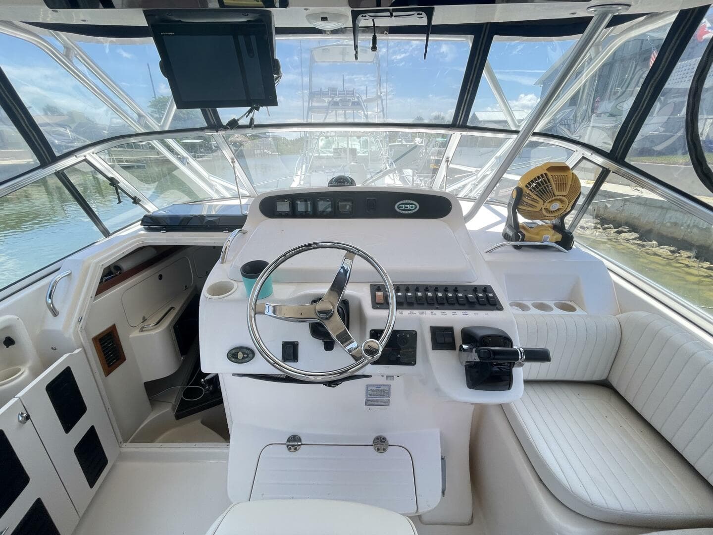 2005 Grady-White 330 Express