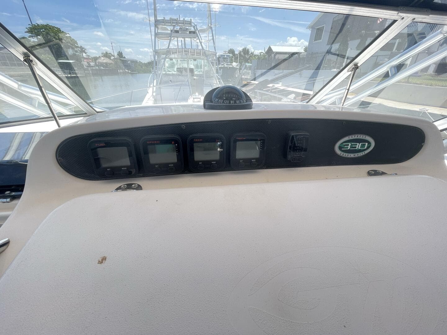 2005 Grady-White 330 Express