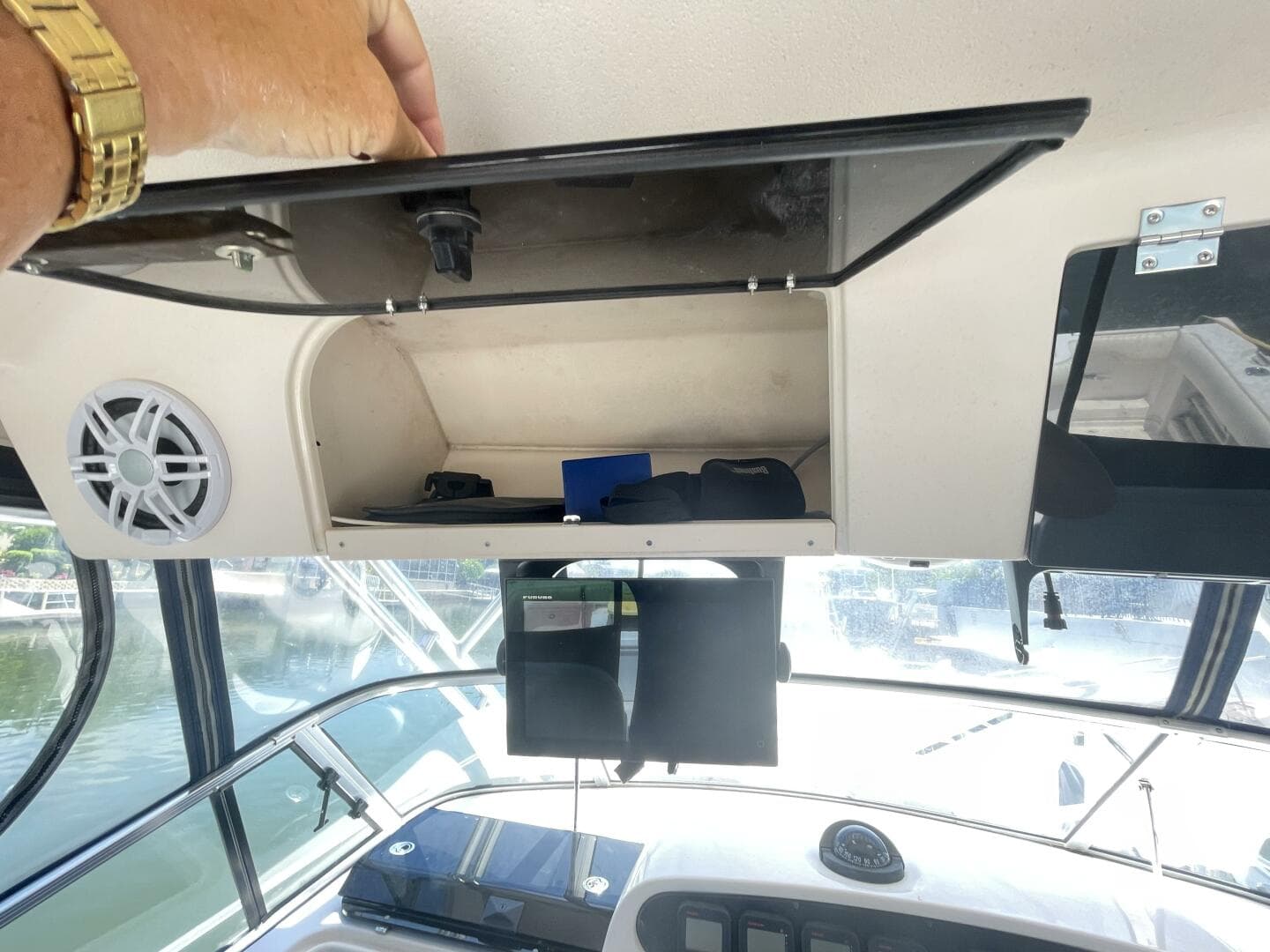 2005 Grady-White 330 Express