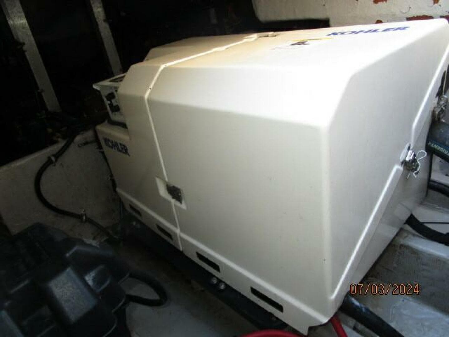 33' Wellcraft generator soundbox