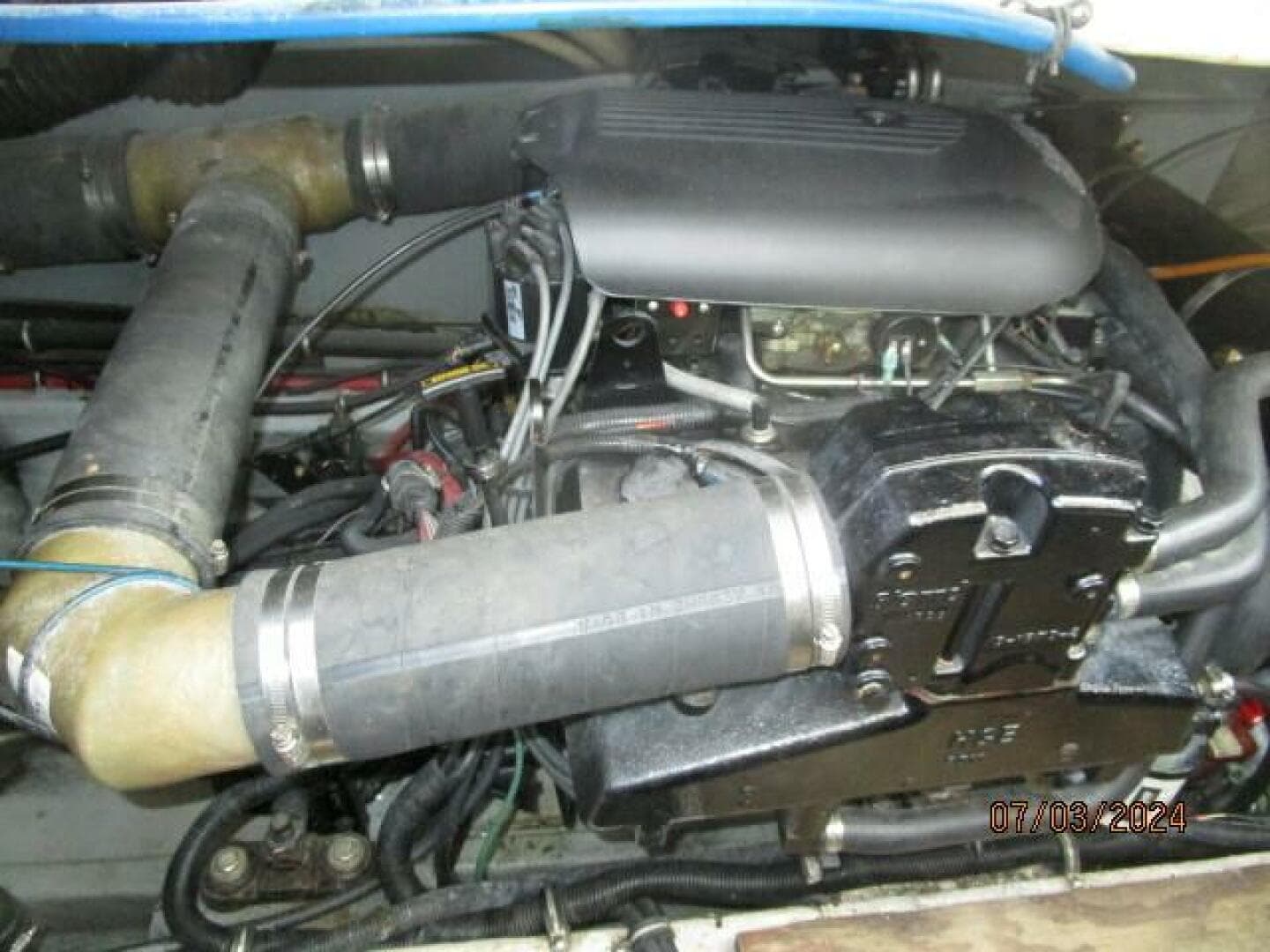 33' Wellcraft port main engine