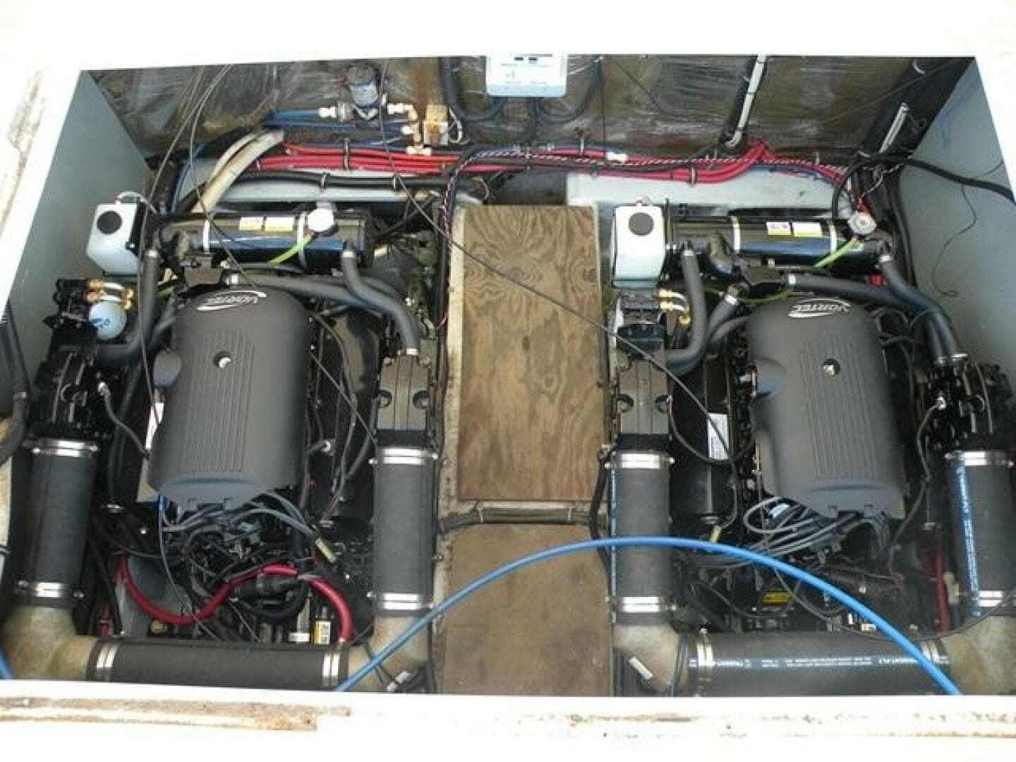 33' Wellcraft engine room access2