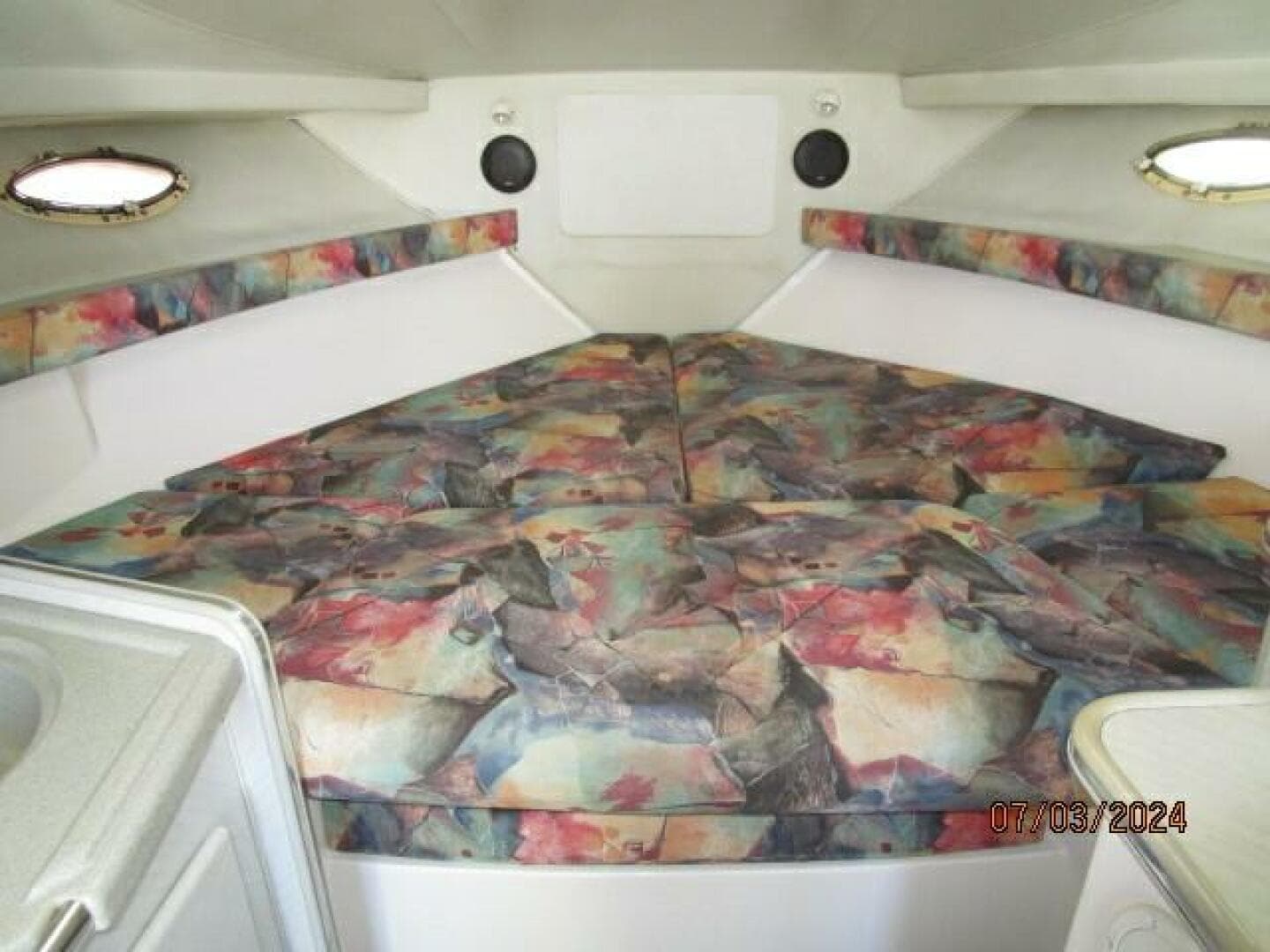 33' Wellcraft stateroom