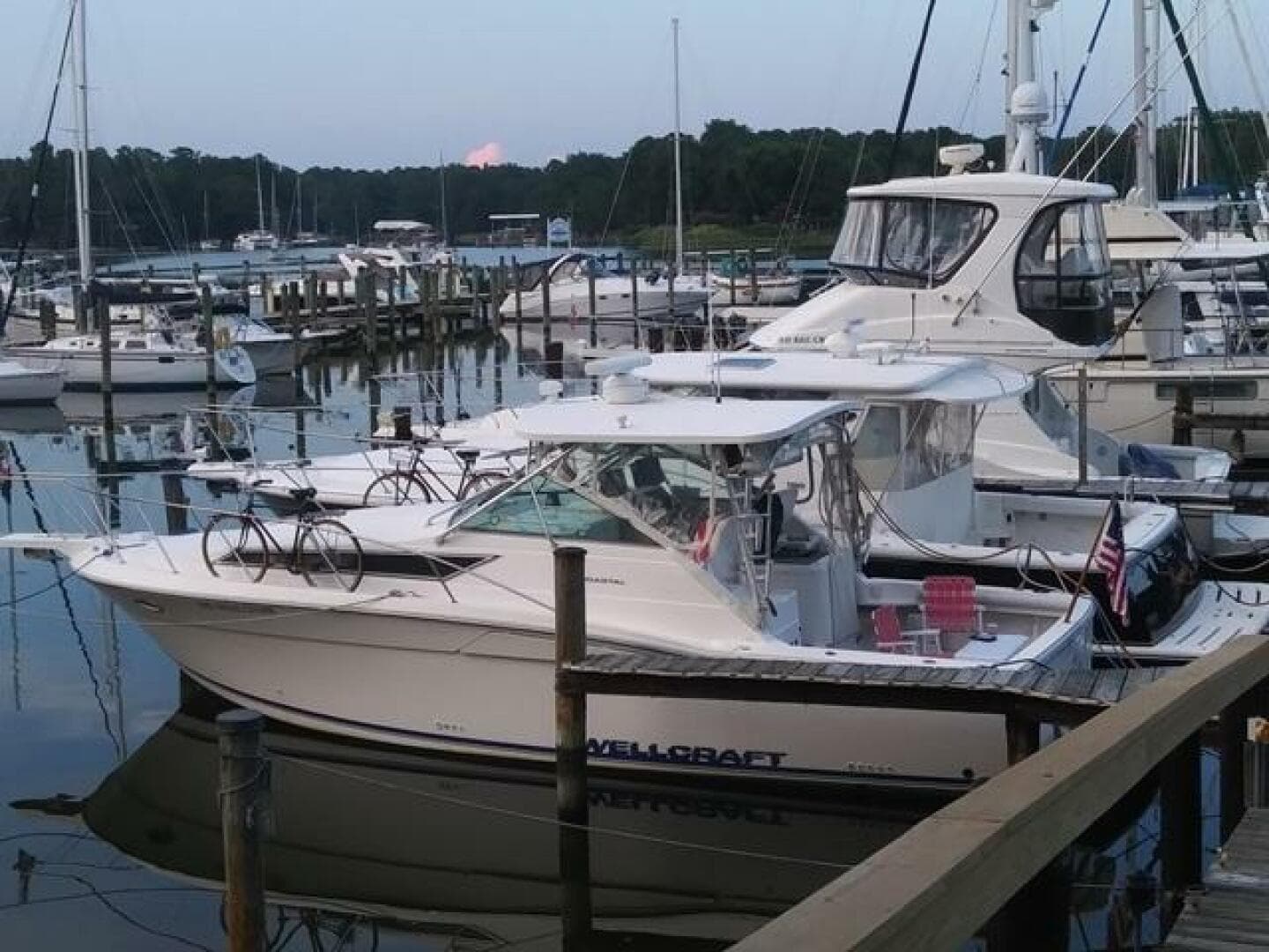 33' Wellcraft port aft profile