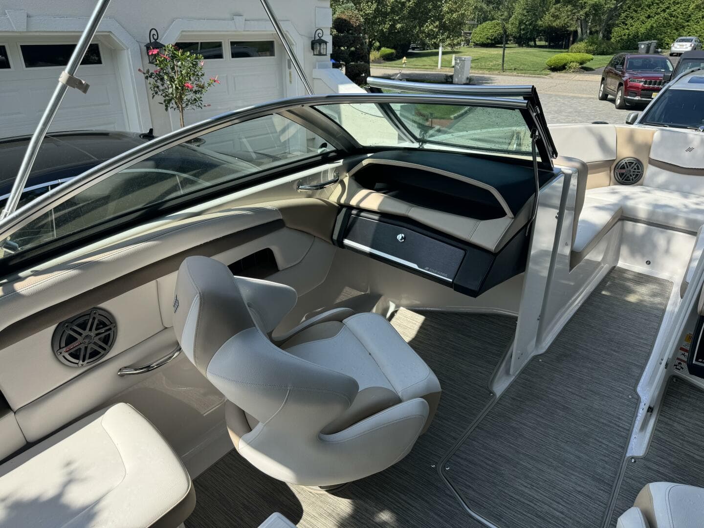 2019 Four Winns H230