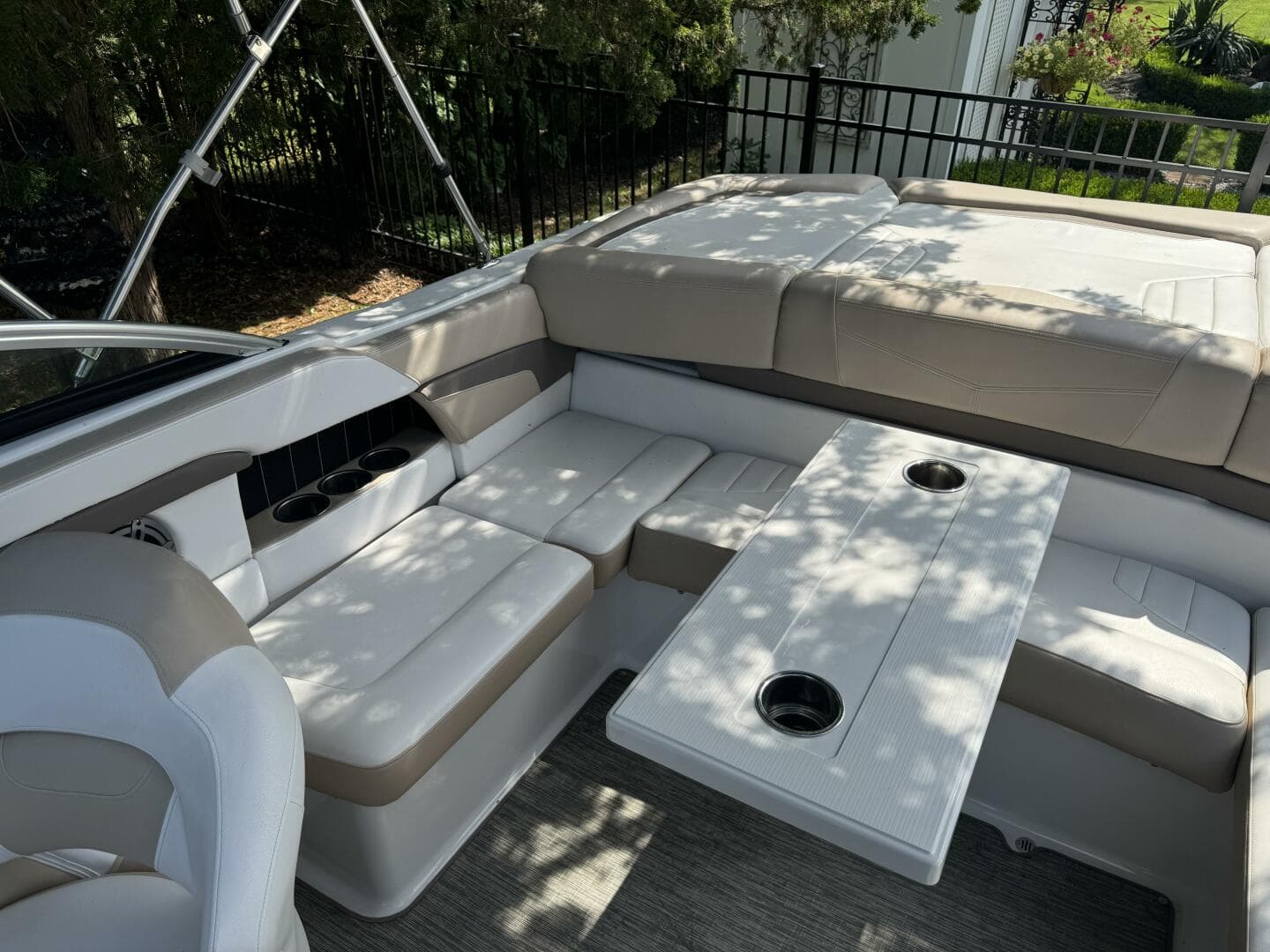 2019 Four Winns H230