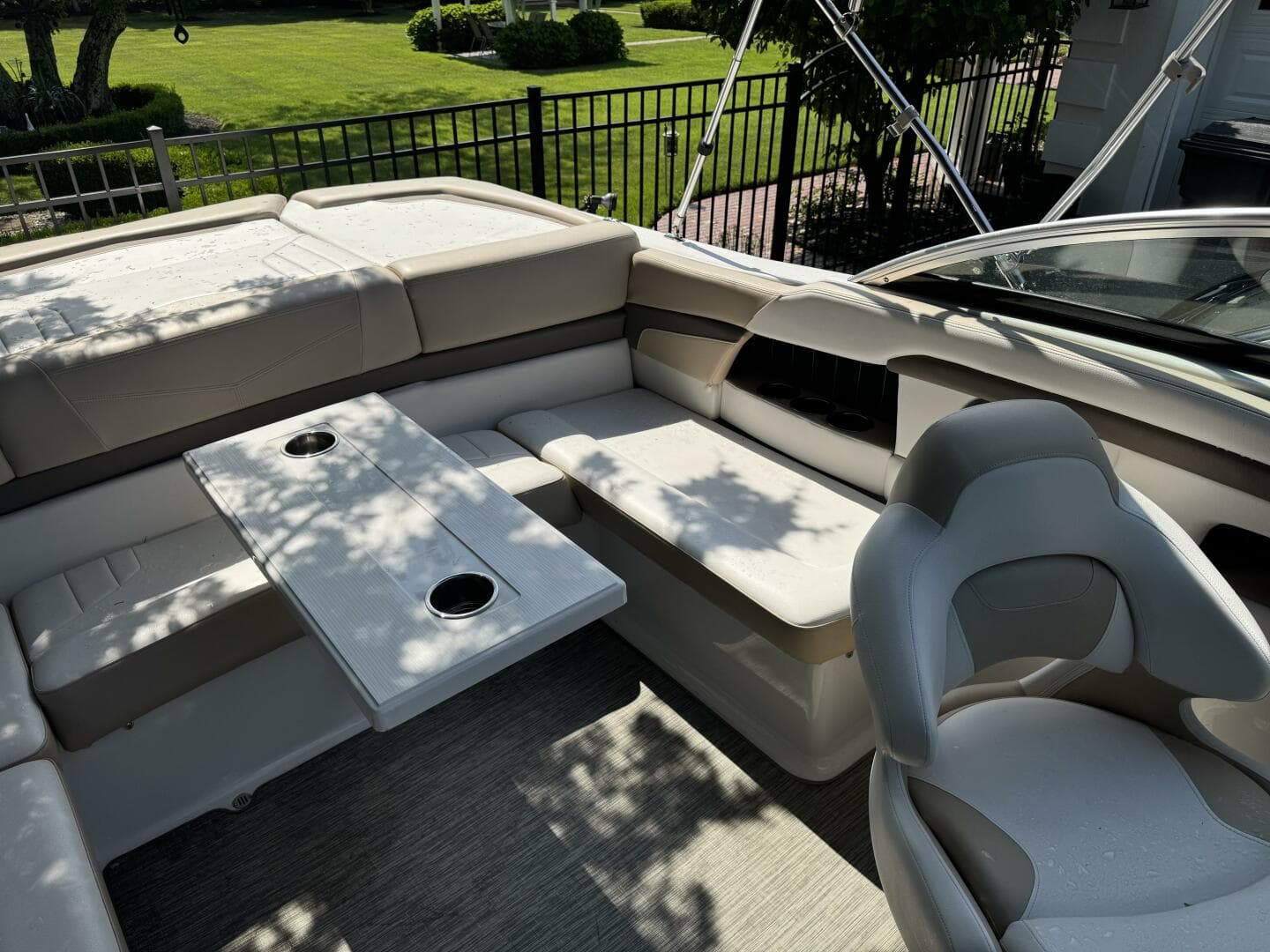 2019 Four Winns H230