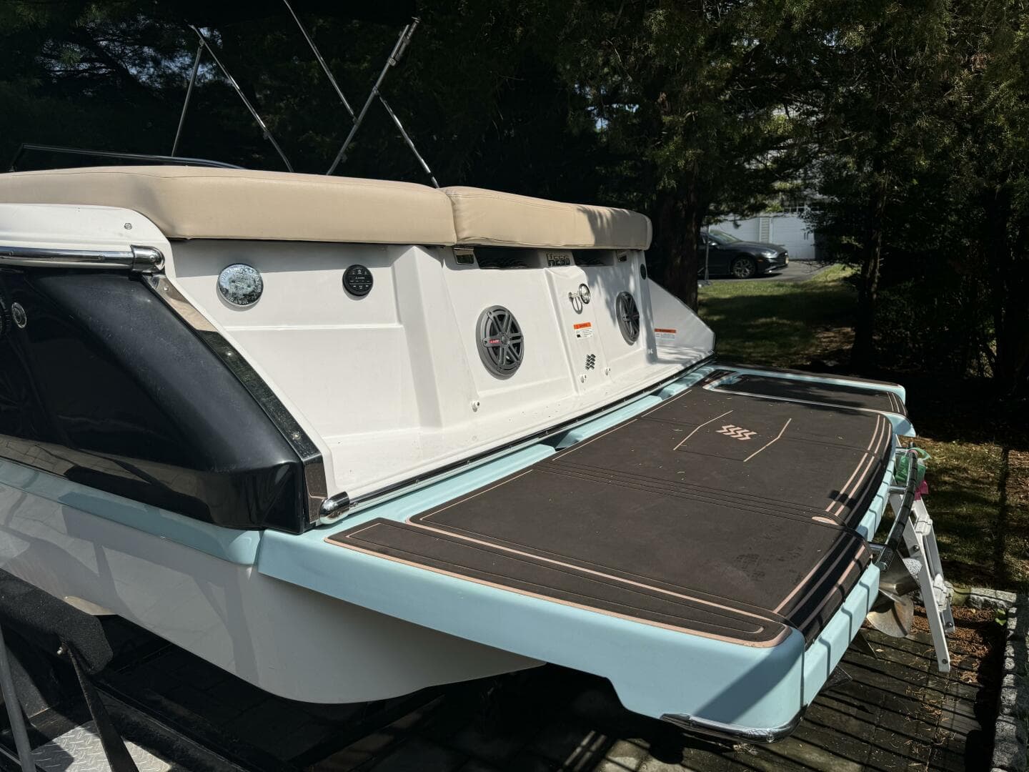 2019 Four Winns H230