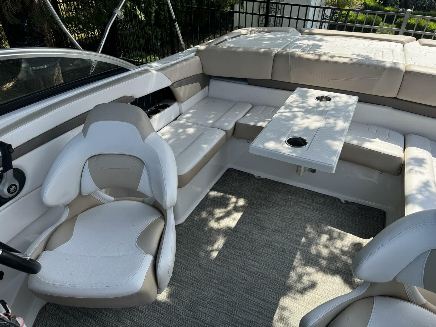 2019 Four Winns H230