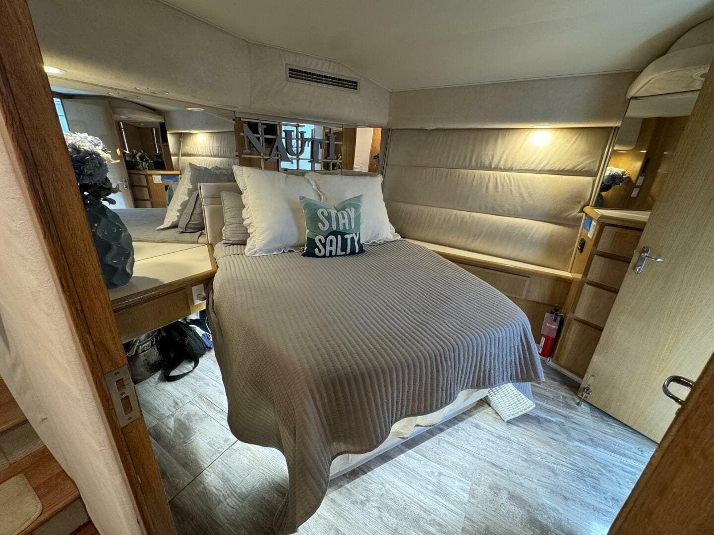 1994 Hatteras 54 Yacht