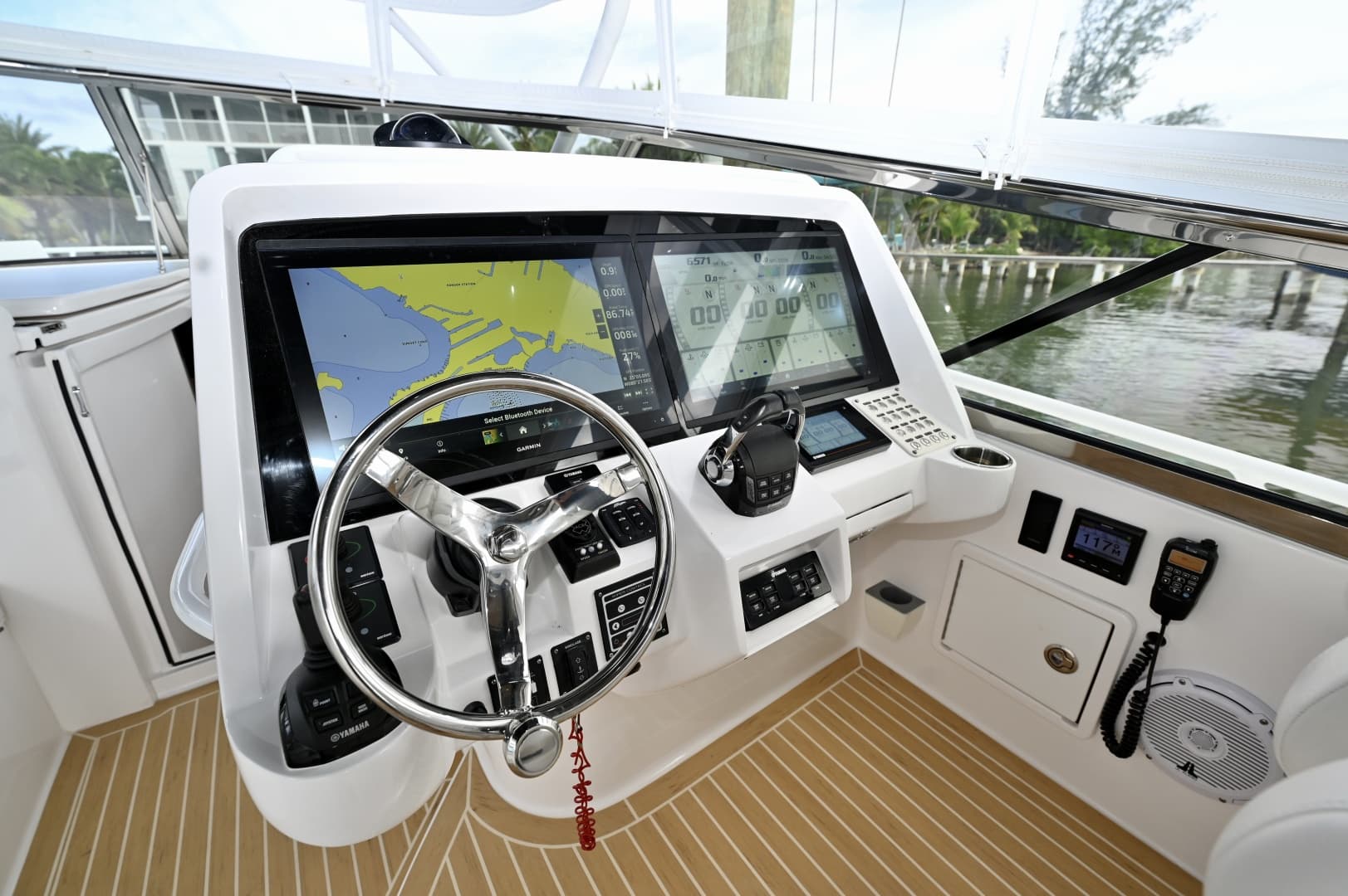 2019 Intrepid 475 Sport Yacht