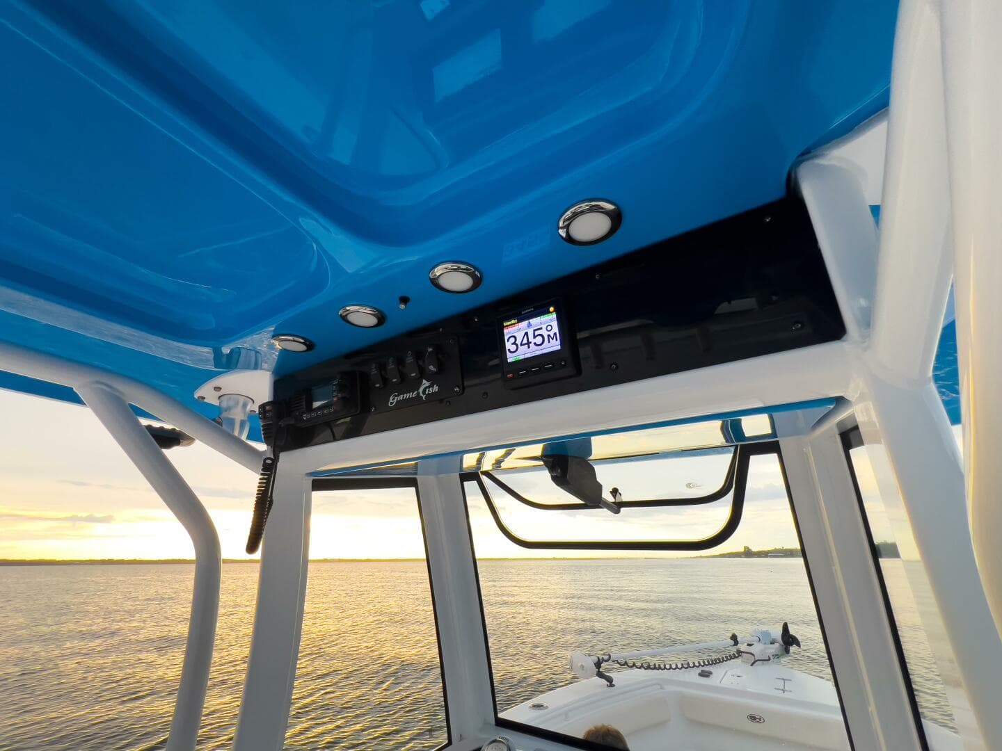Sea Hunt 25 Gamefish - Overhead Electronics