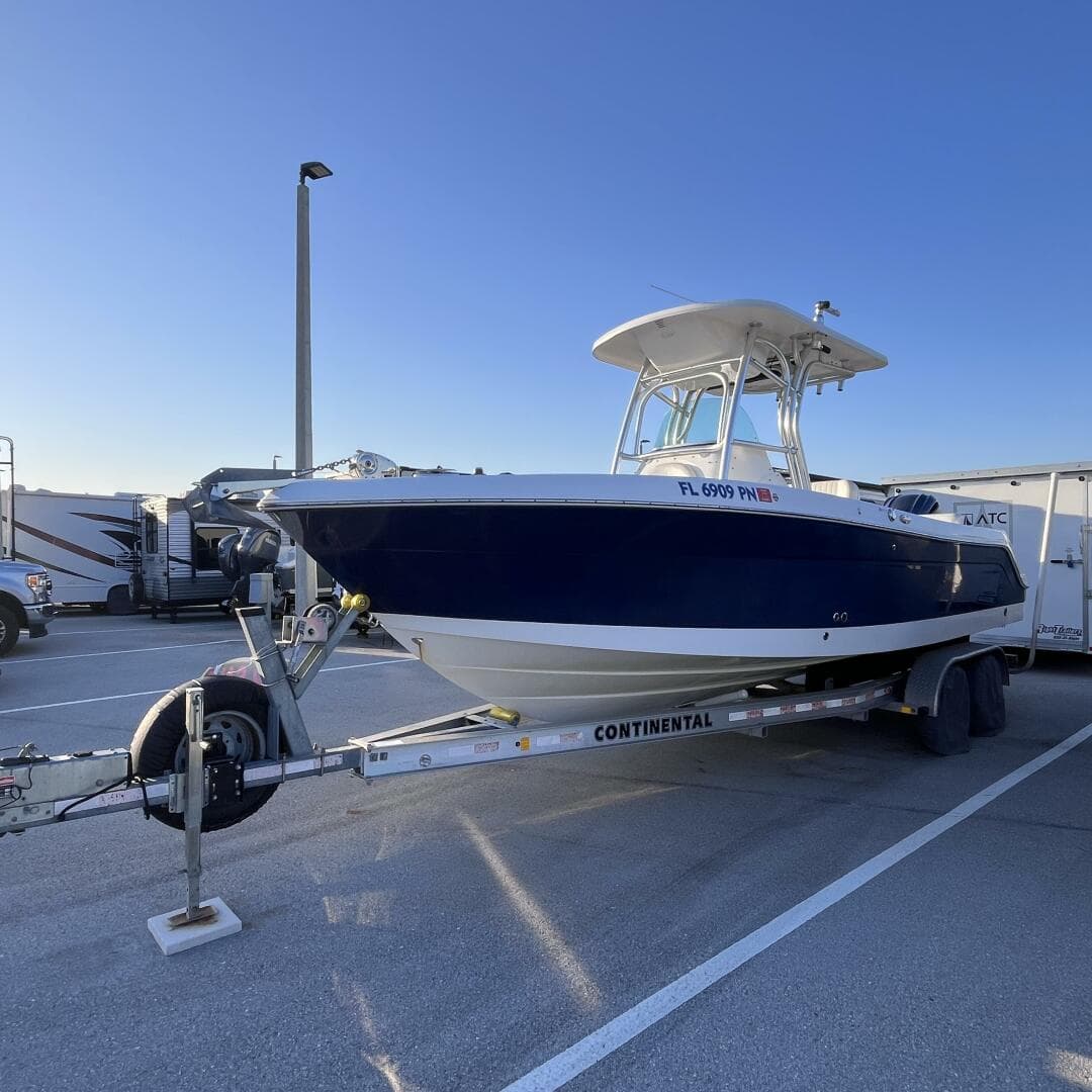 2013 Robalo R240 Center Console
