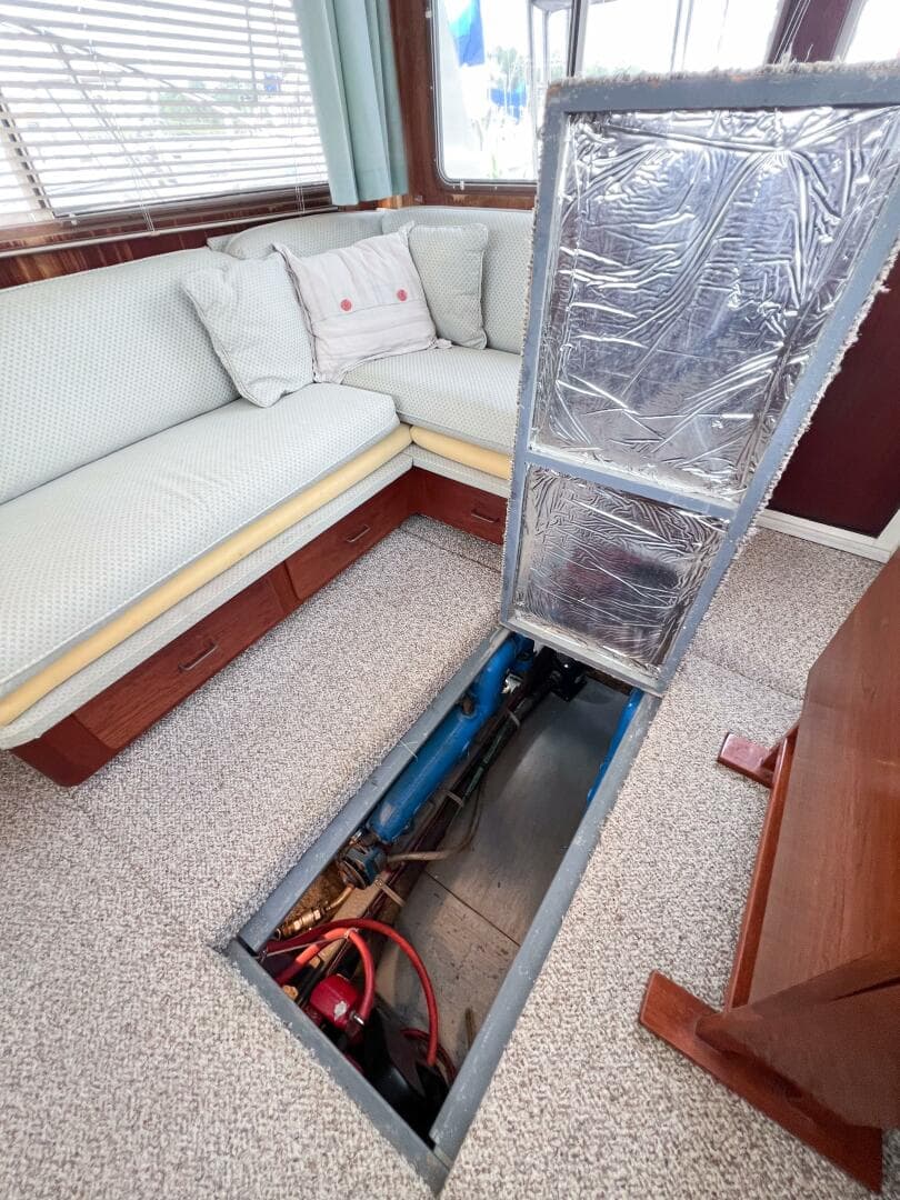 1987 Tollycraft 34 Sedan Sport