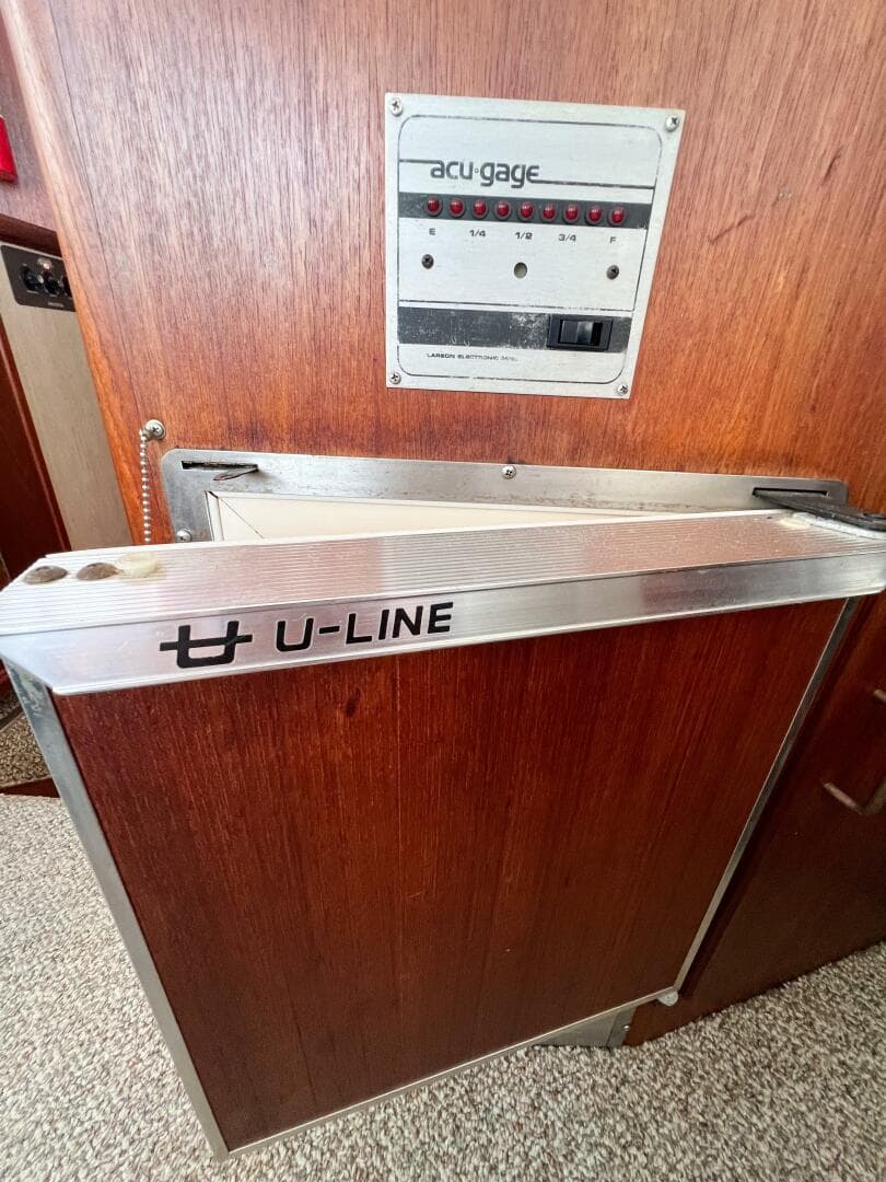 1987 Tollycraft 34 Sedan Sport