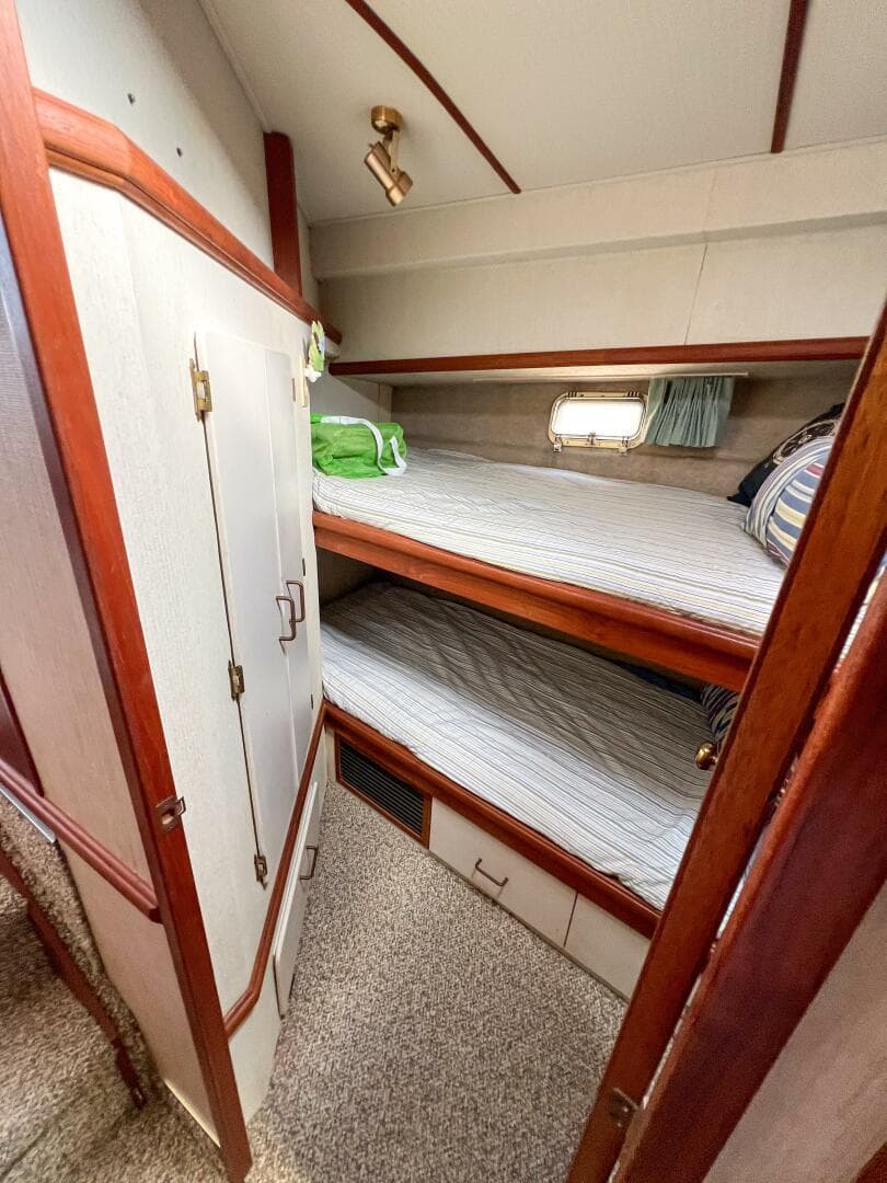 1987 Tollycraft 34 Sedan Sport