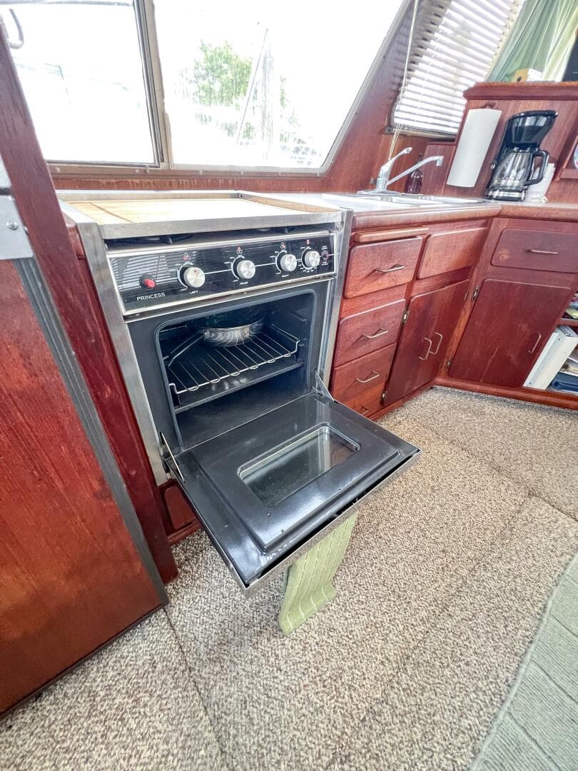 1987 Tollycraft 34 Sedan Sport